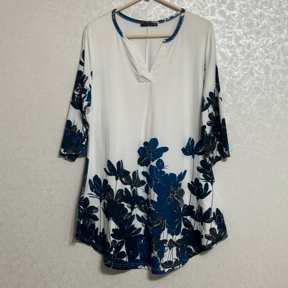Azalea by Firmiana Floral V-Neck Tunic Top 3/4 Sleeve Blue White Coastal 2XL